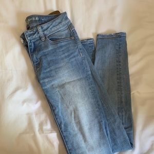 American eagle long light washed jeans
